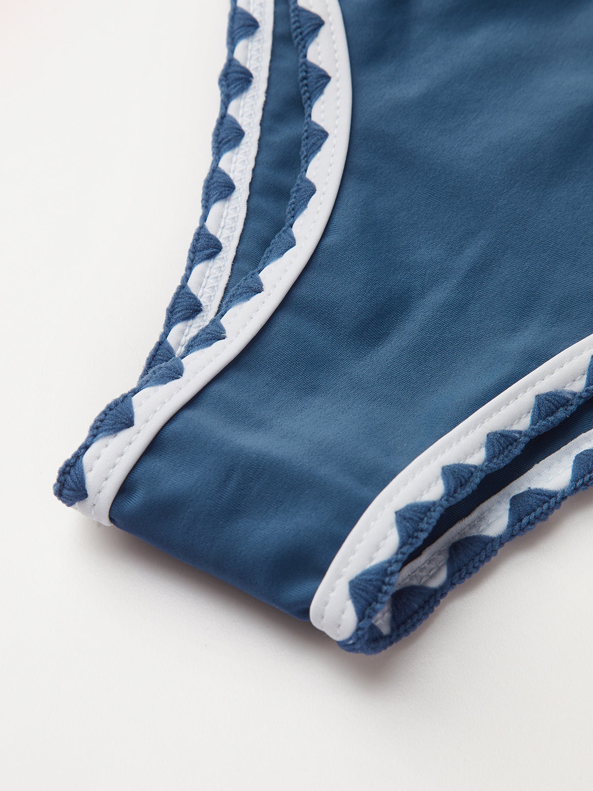 Kontrast Trim Düğümlü Bikini Takımı