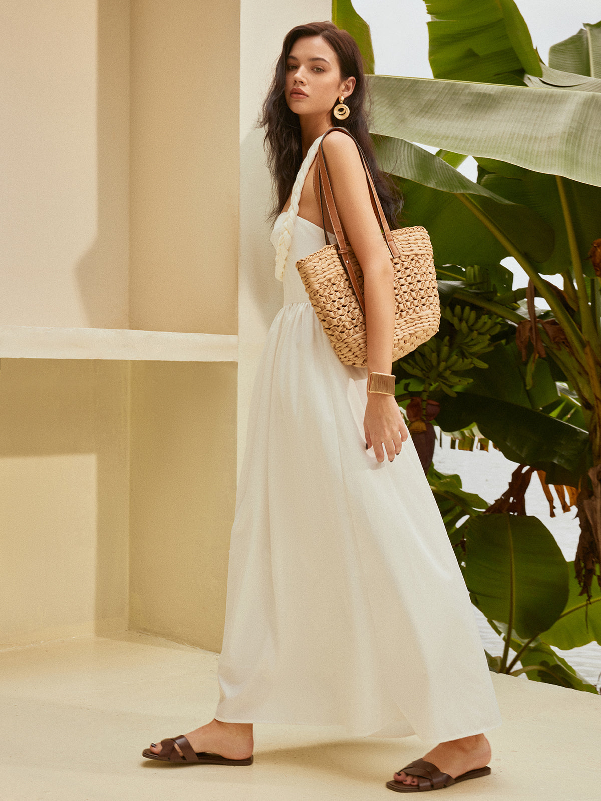 Halter Kesim Sırtı Açık Elbise