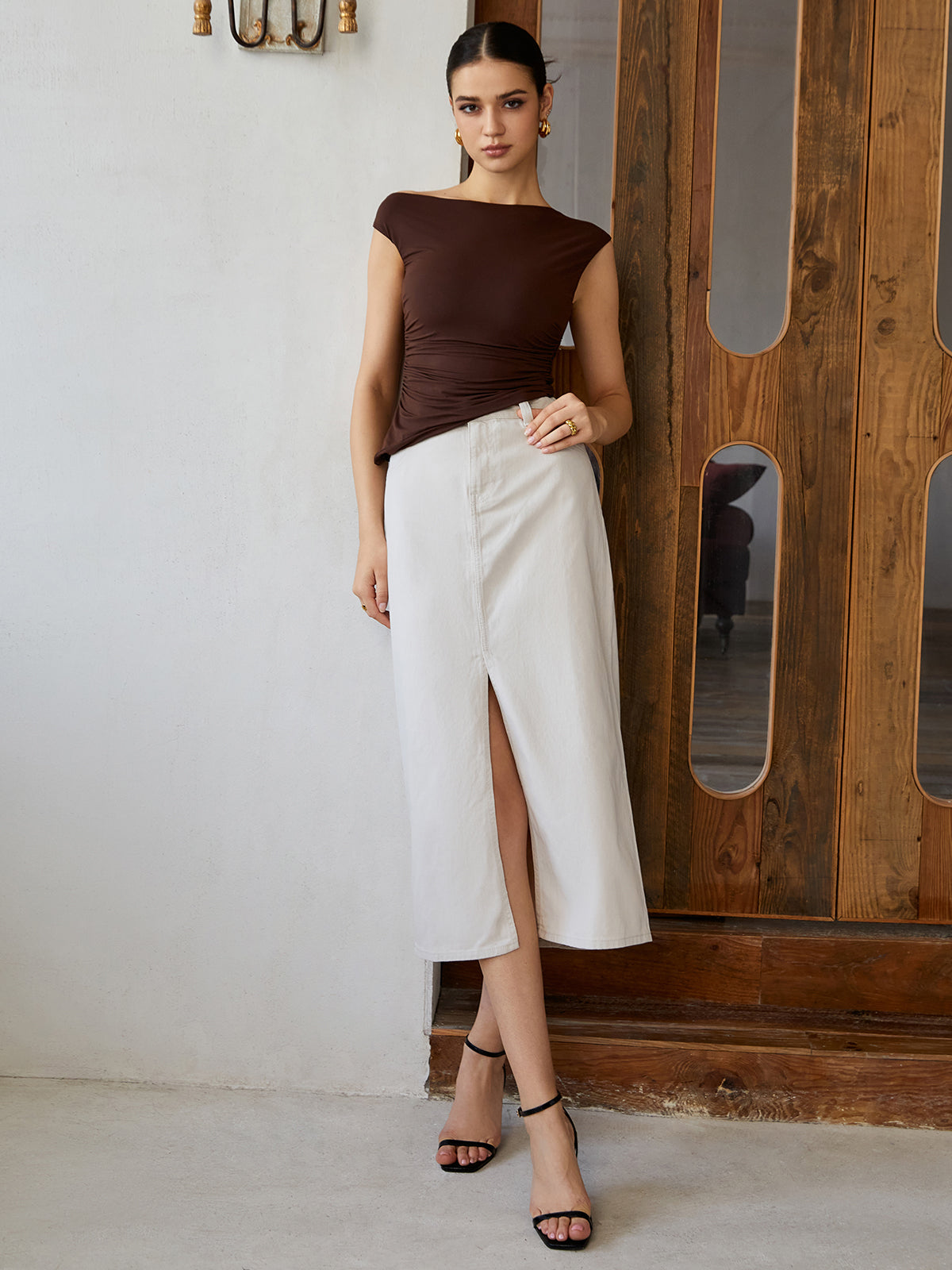 Sırtı Açık Bağcıklı Tişört