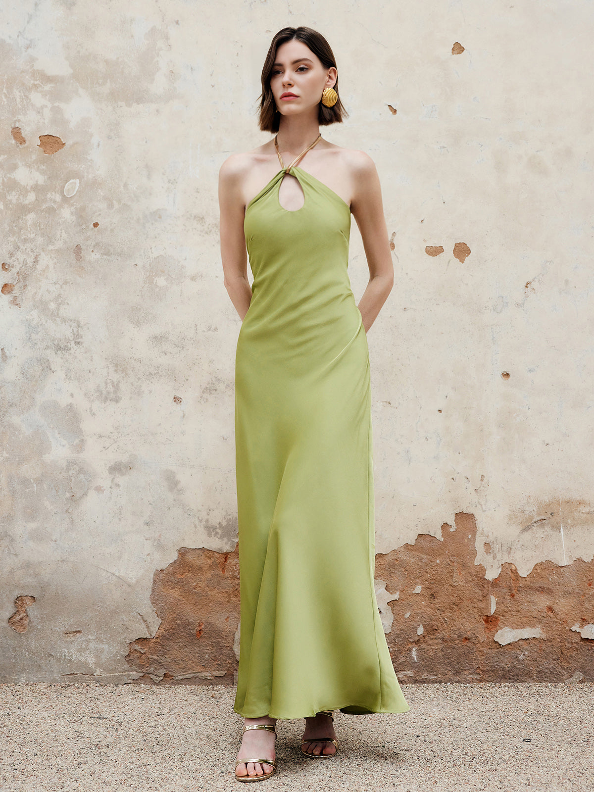 Halter Anahtar Deliği Yaka Sırtı Açık Uzun Elbise