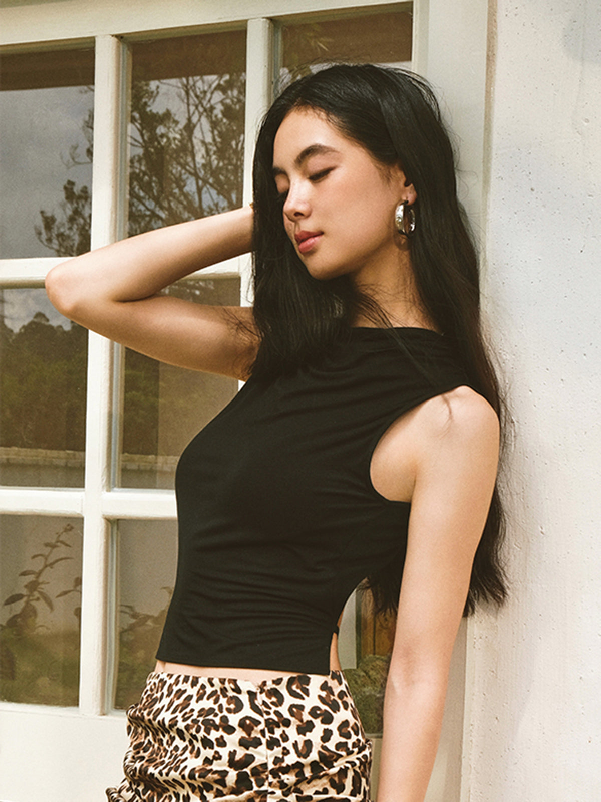 Sırtı Açık Altın Düğmeli Tank Top