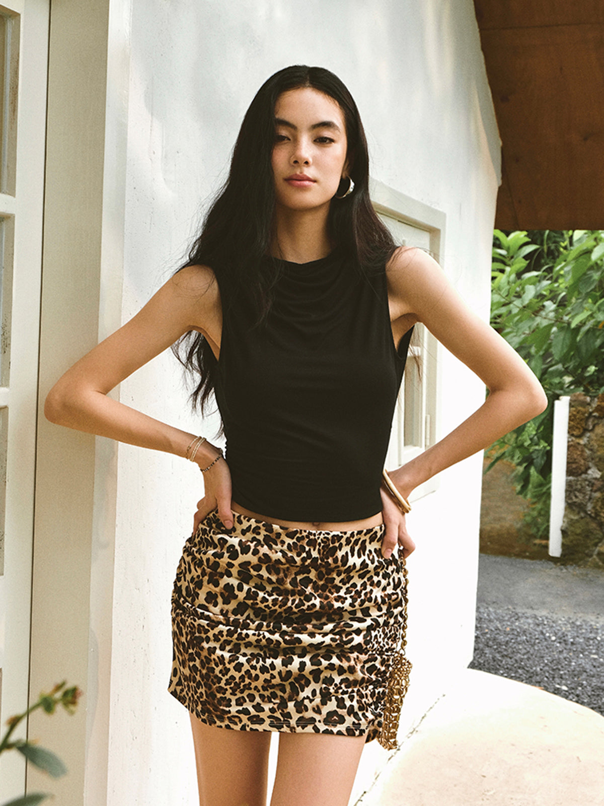 Sırtı Açık Altın Düğmeli Tank Top