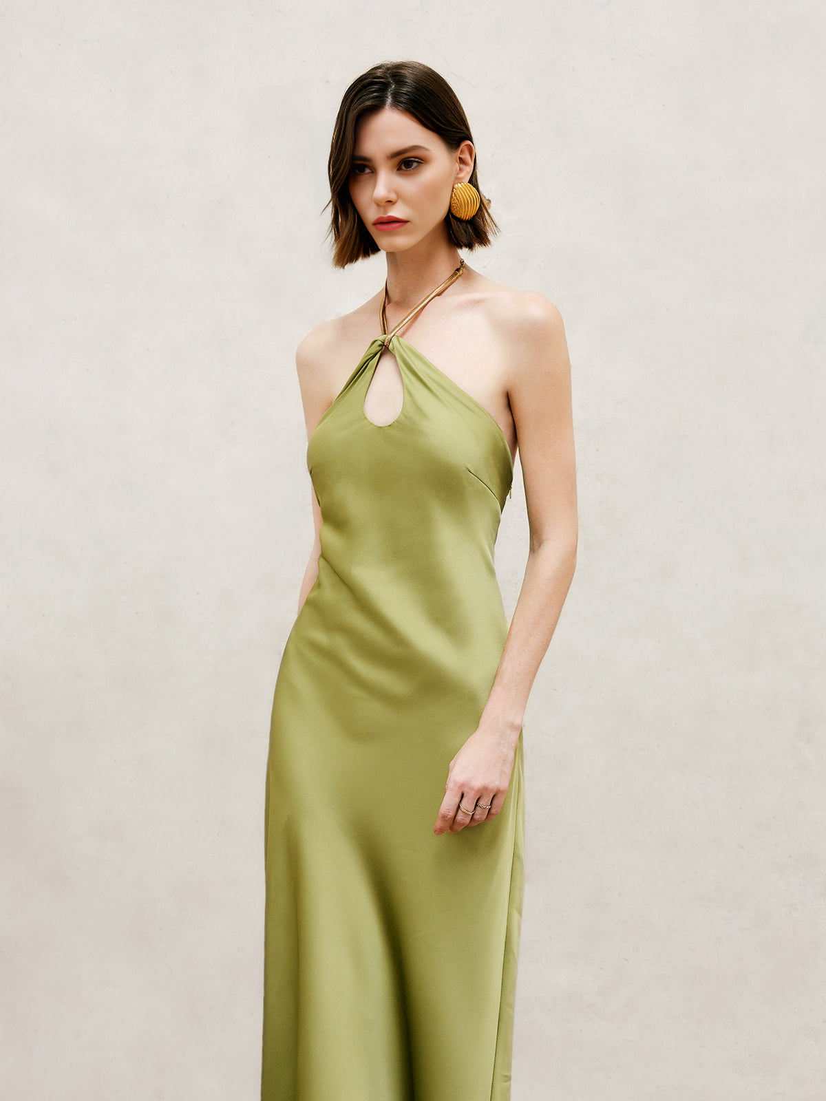 Halter Anahtar Deliği Yaka Sırtı Açık Uzun Elbise