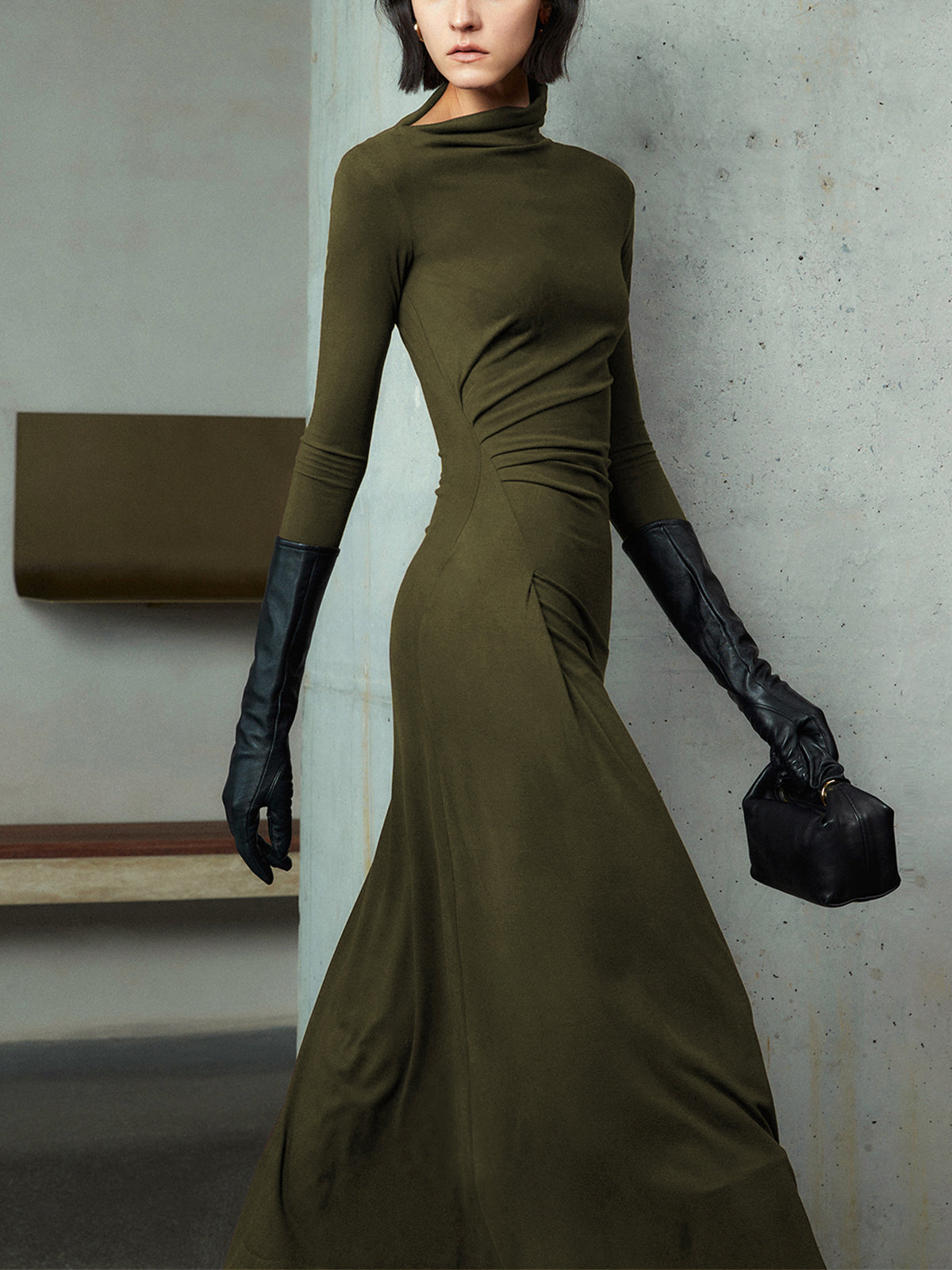 Vücuda Oturan Asimetrik Yaka Uzun Kollu Kıvrımlı Uzun Elbise