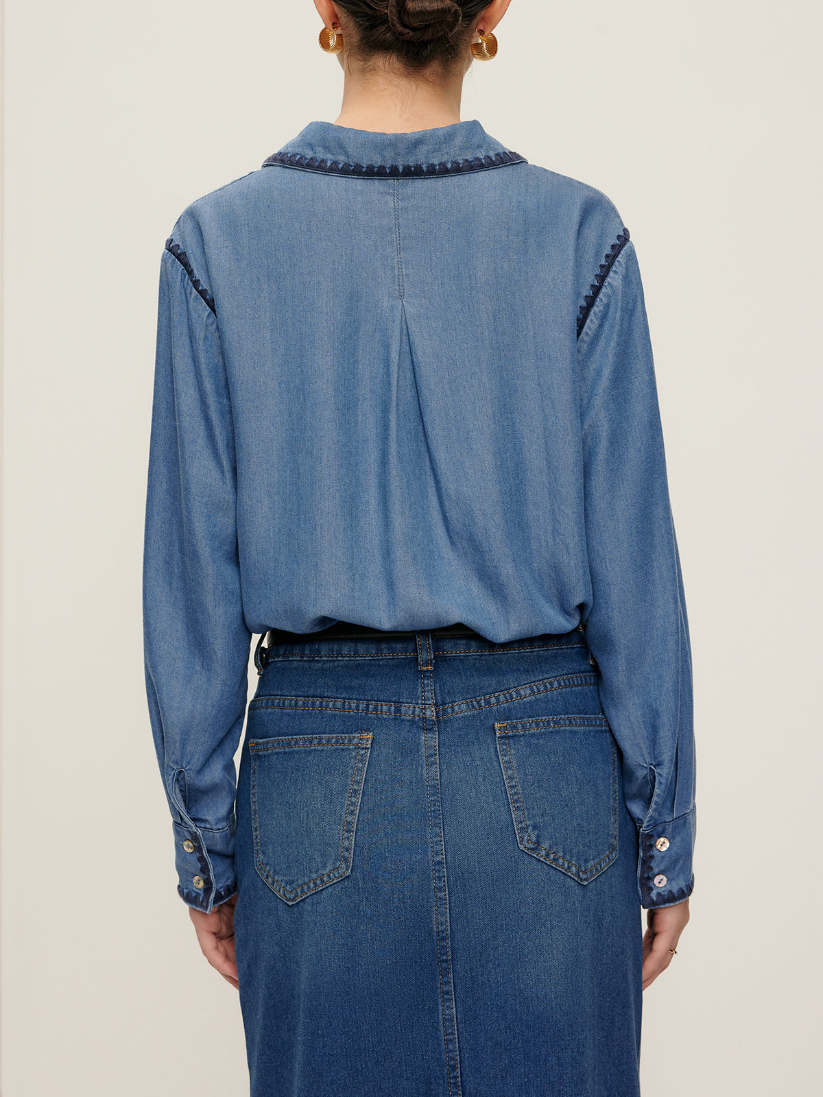 İşlemeli Kenar Yaka Kot Gömlek