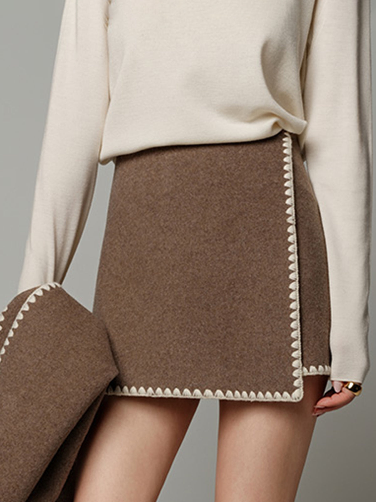 Kontrast İşlemeli Kenarlı Tweed Etek