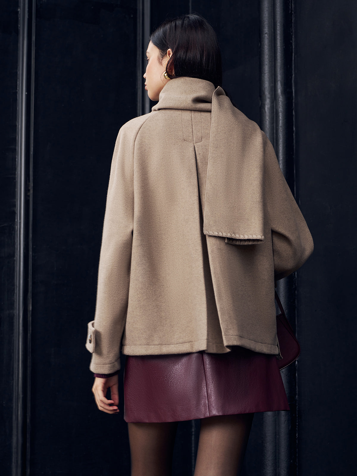 Pileli Ceket Ve Uyumlu Düğmeli Atkı