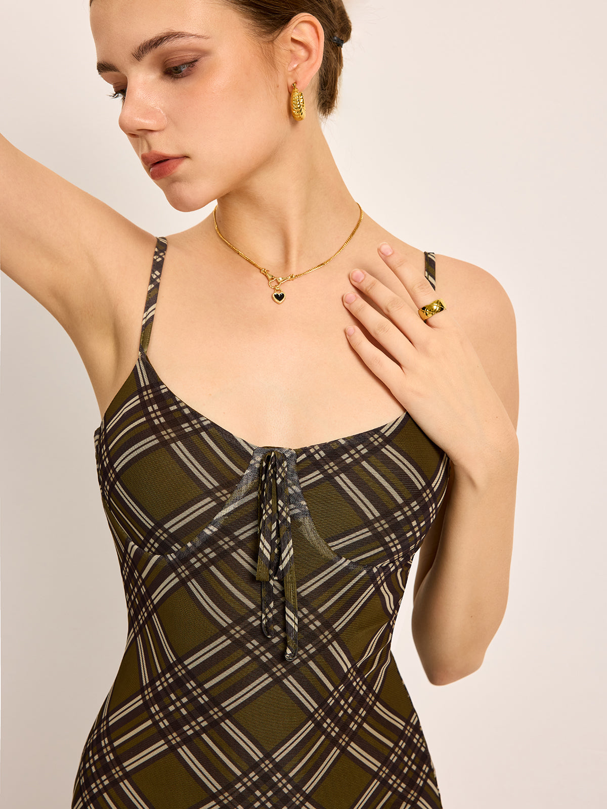 Ekose Desenli Ön Bağcıklı İnce Askılı Elbise