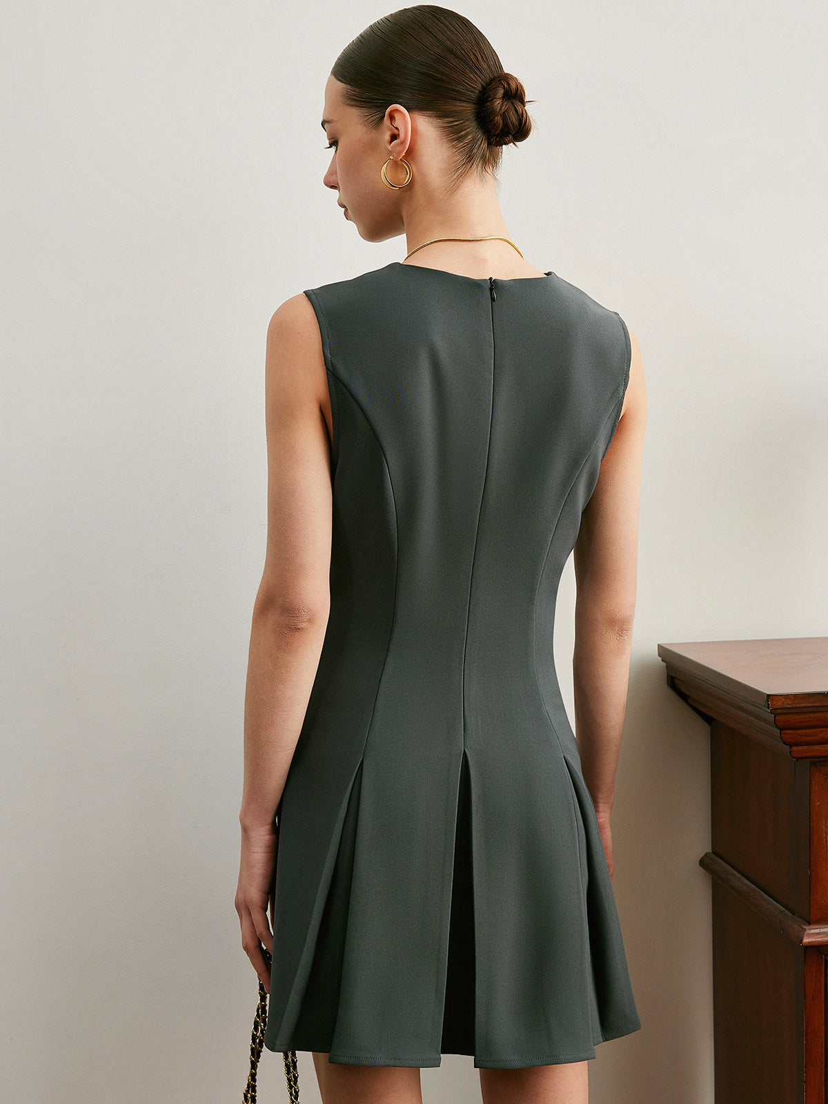 V Yaka Kemerli Panelli Pileli Elbise