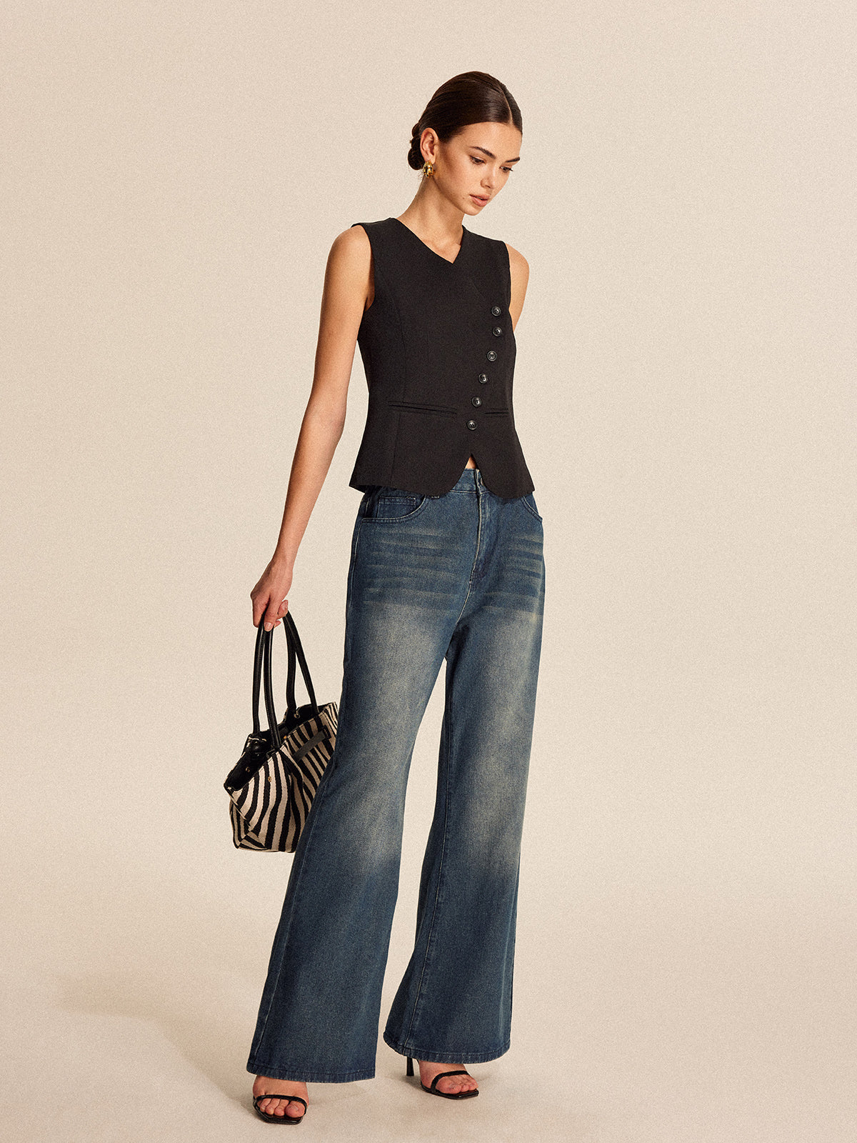 V Yaka Düğmeli Yelek