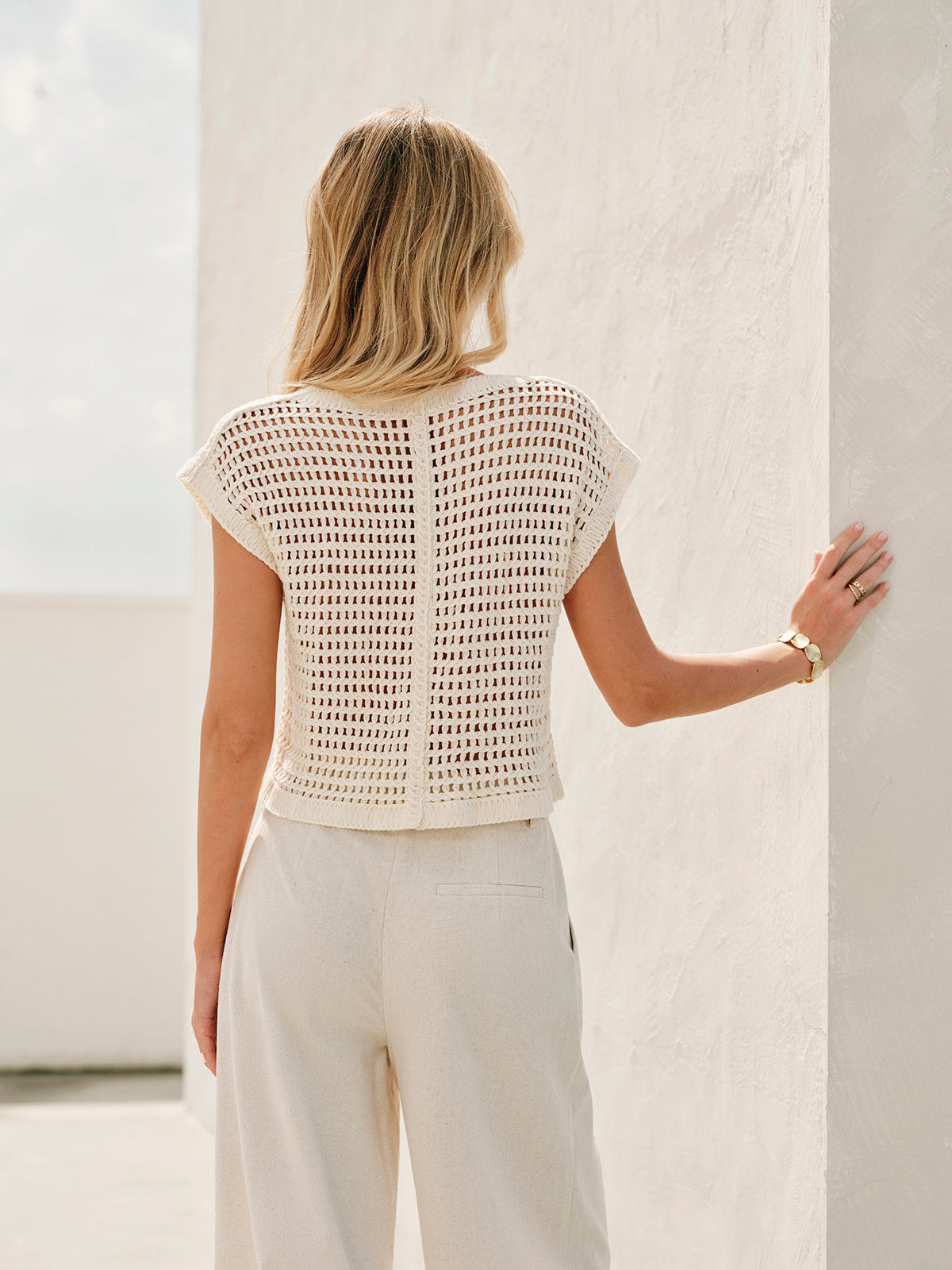 Yarı Şeffaf Jakarlı Kesik V Yakalı Tank Top