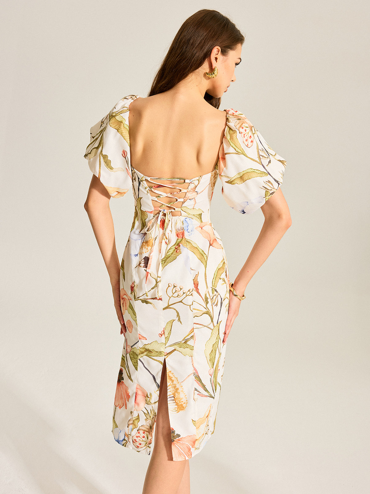 Çiçekli Puf Kollu Sırtı Açık Elbise