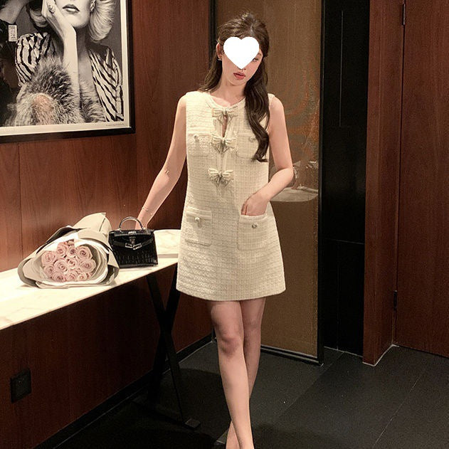 Düğmeli Tweed Kolsuz Elbise