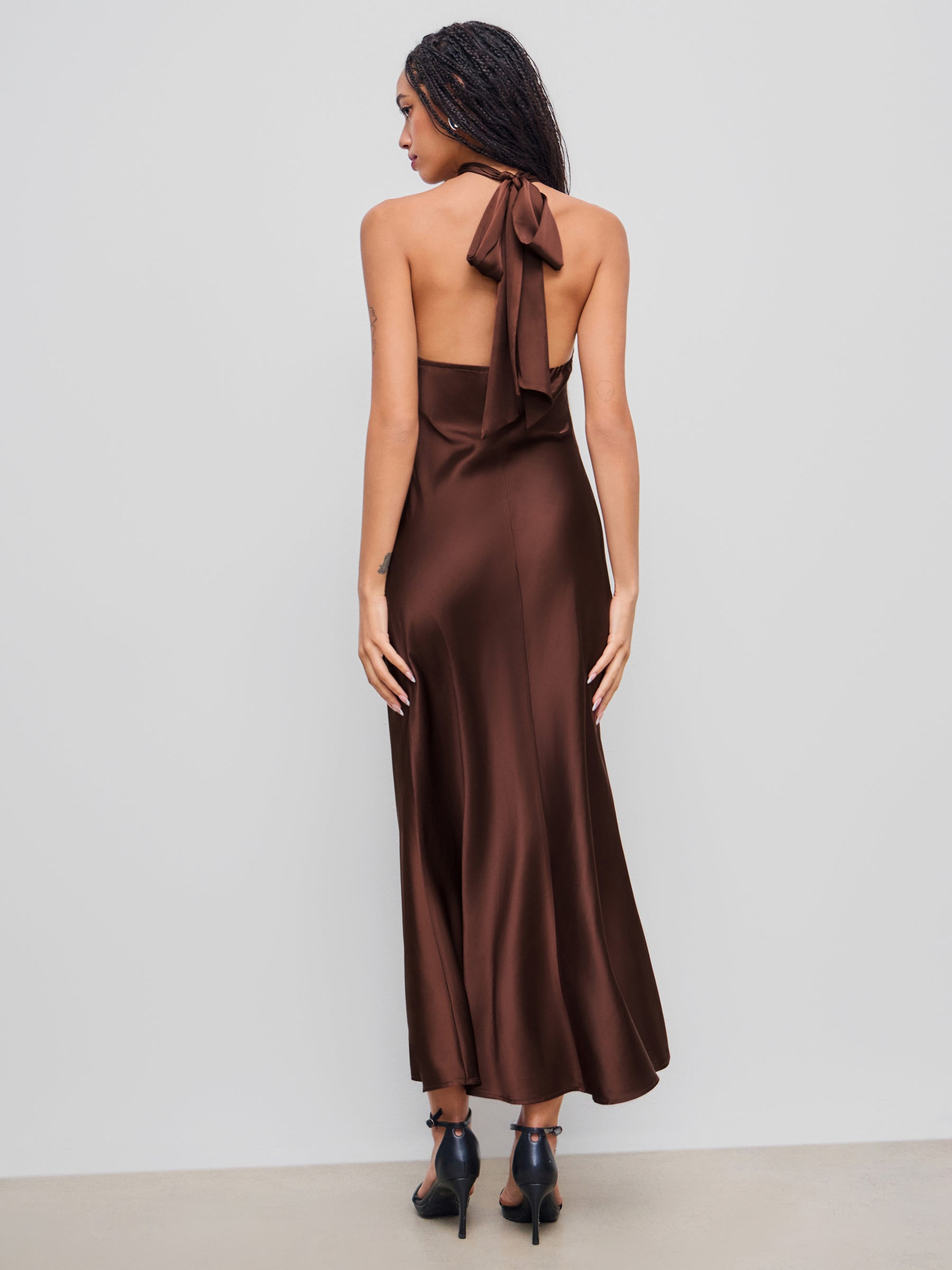 Vestido maxi satinado halter con espalda descubierta - Café - imagen 2