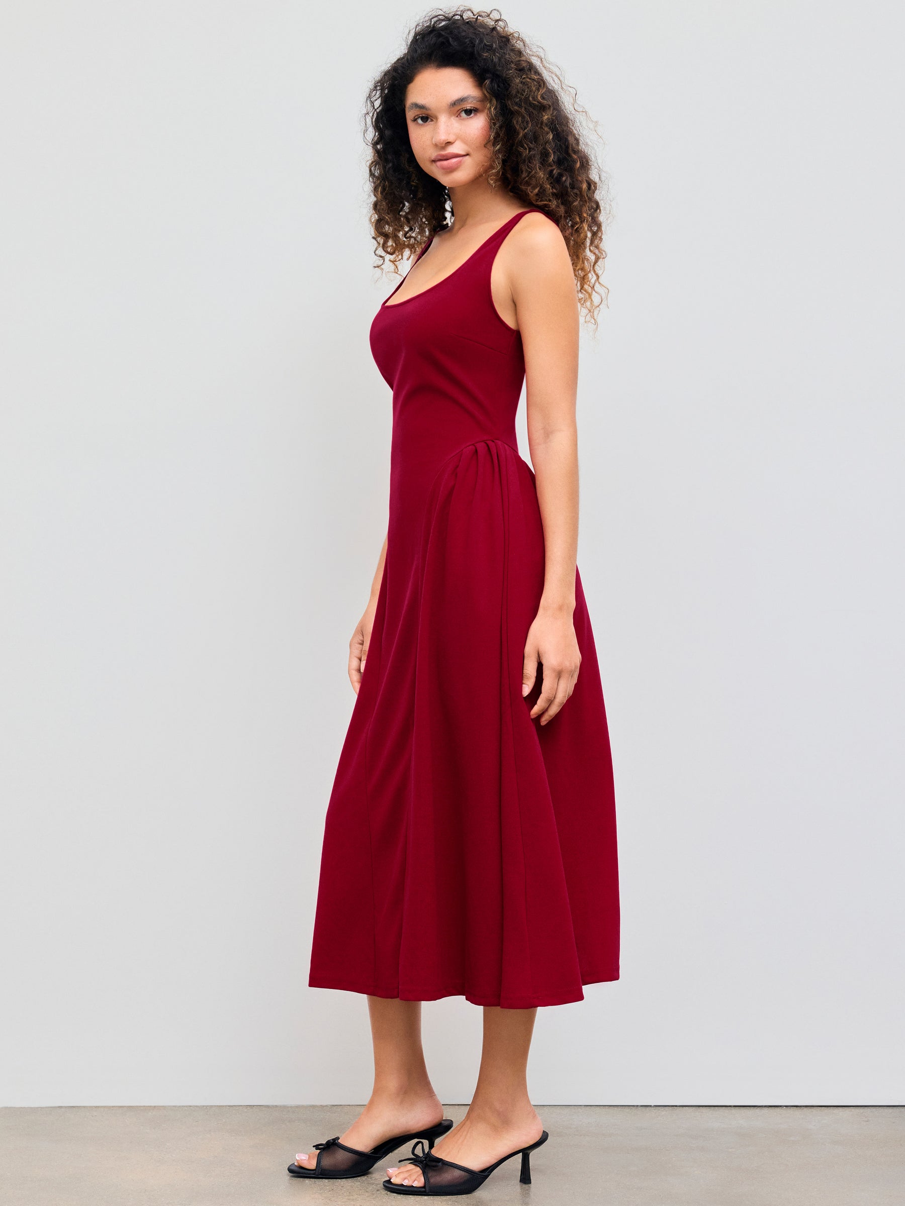 Vestido midi liso de tejido con cuello cuadrado