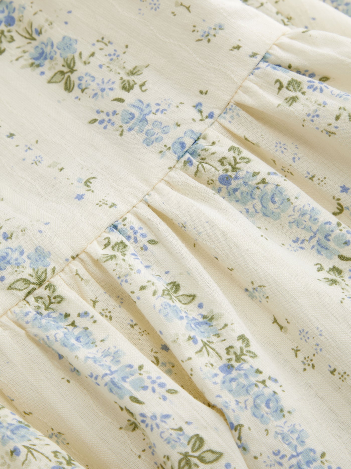 Vestido largo floral de algodón con cuello en V y fruncido