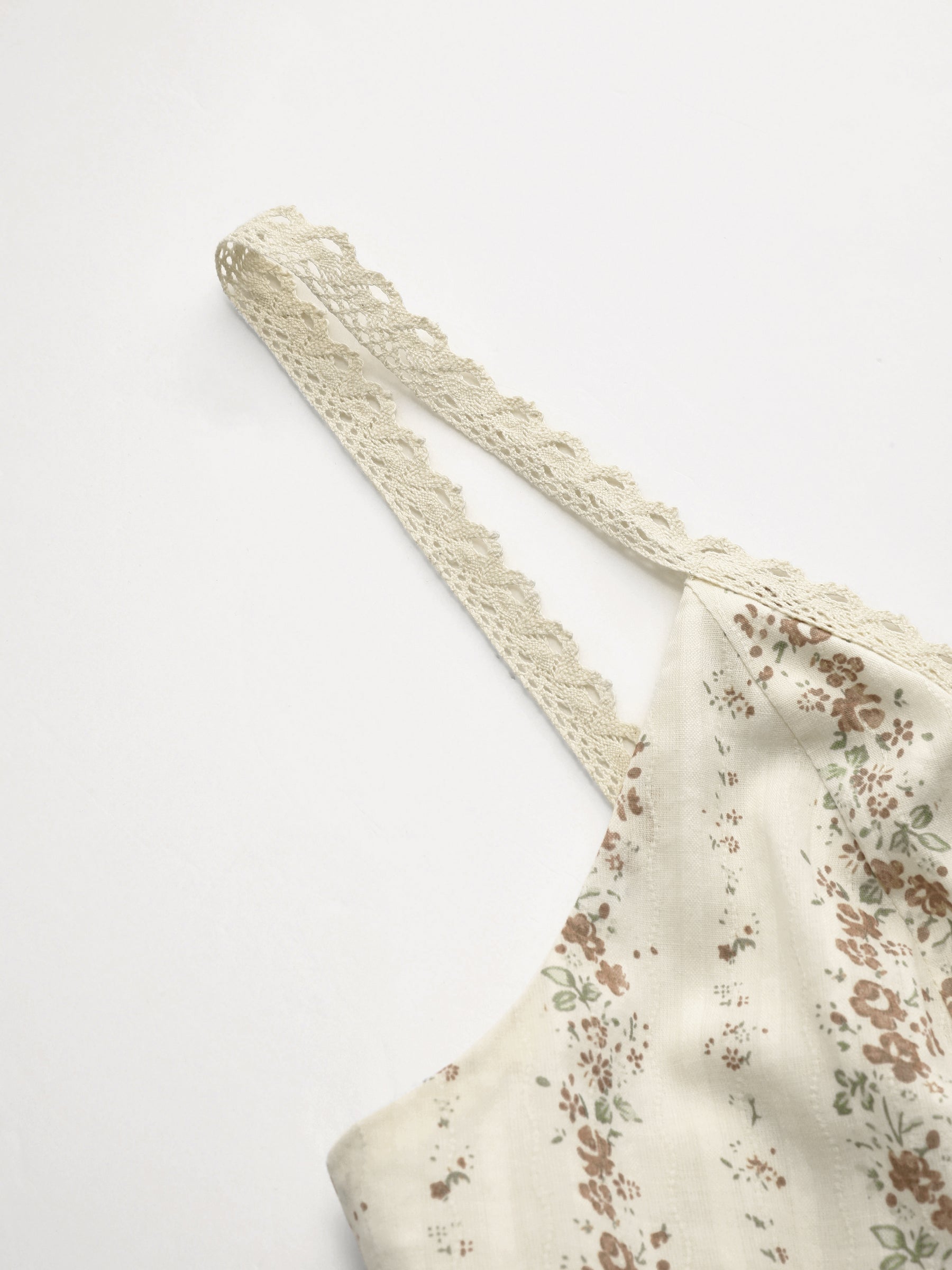 Vestido largo floral de algodón con cuello en V y fruncido