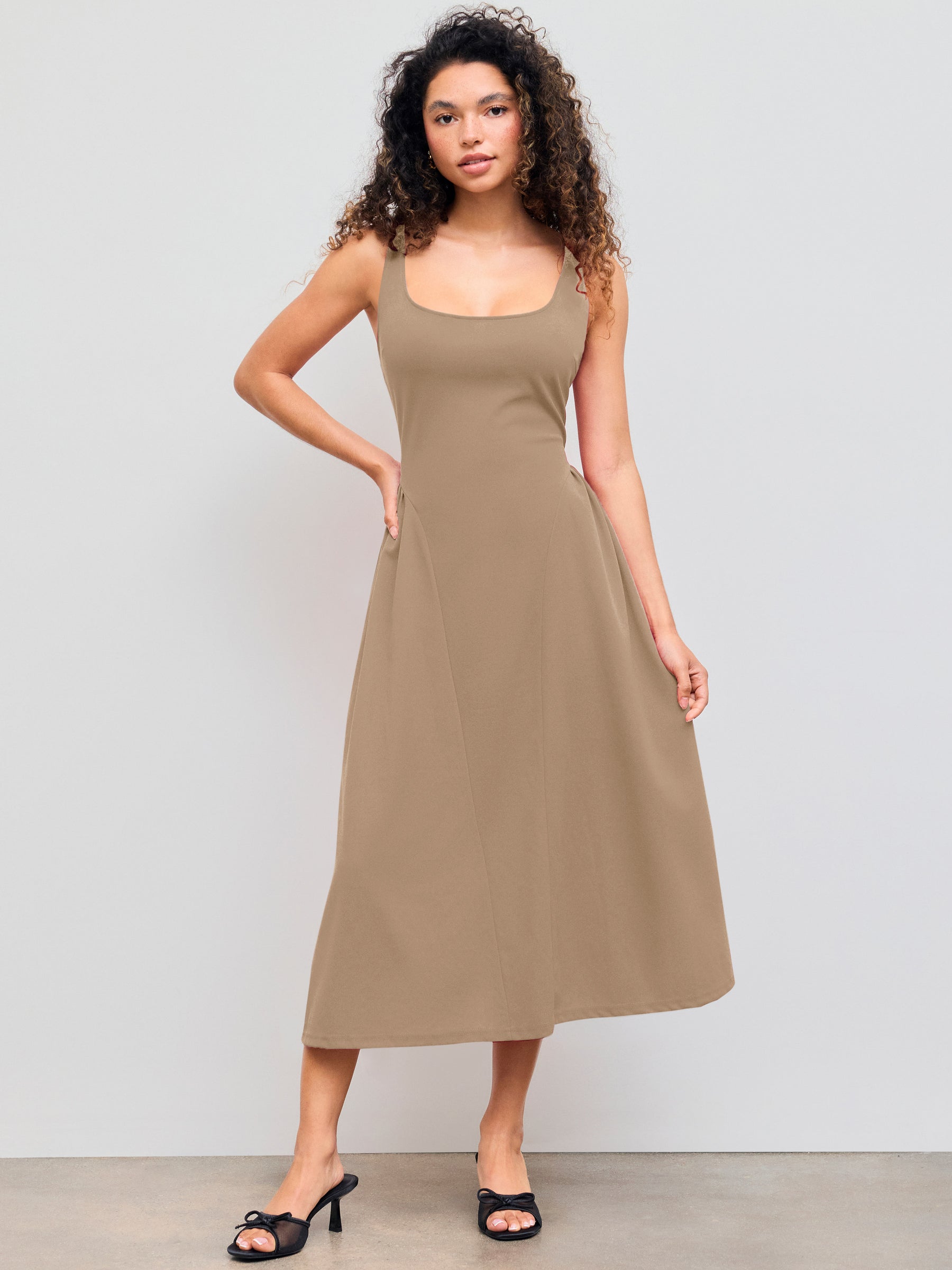 Vestido midi liso de tejido con cuello cuadrado
