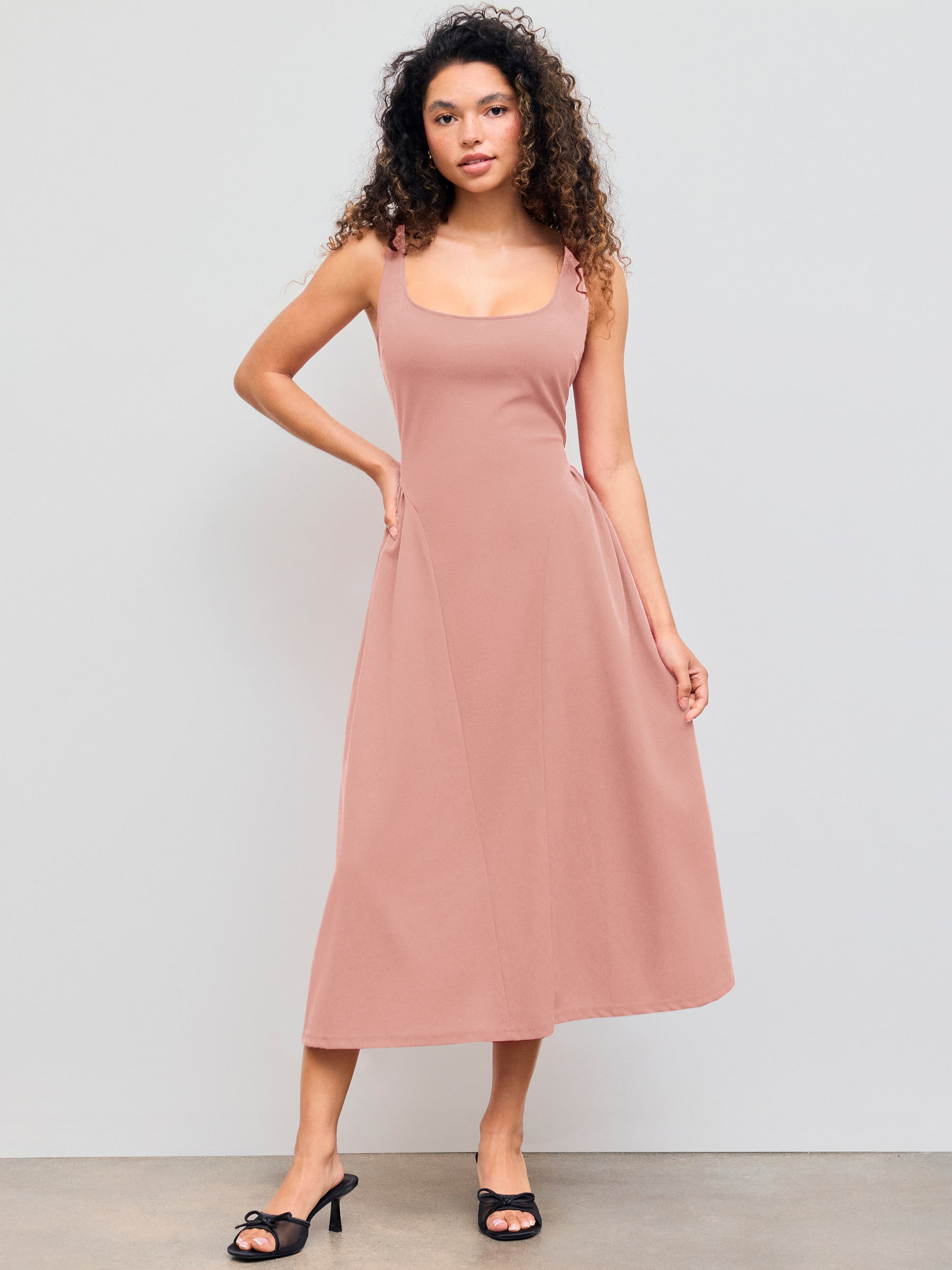 Vestido midi liso de tejido con cuello cuadrado
