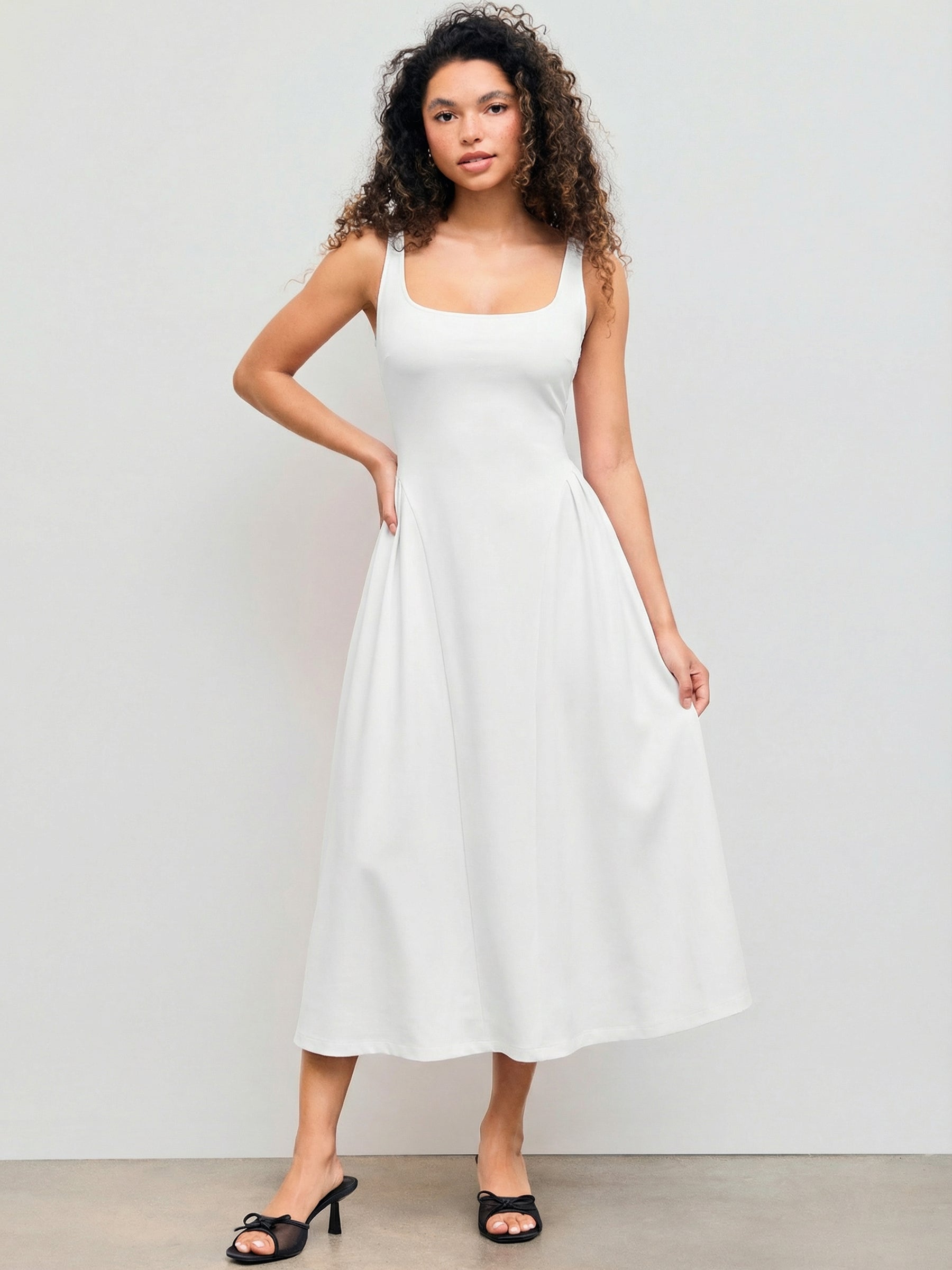 Vestido midi liso de tejido con cuello cuadrado