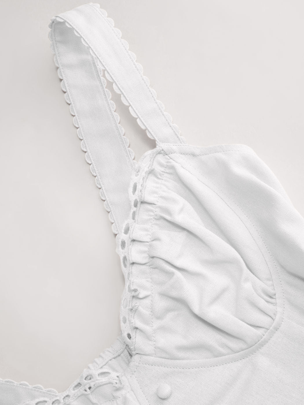 Vestido largo evasé con cuello en U, volantes y lazada - Blanco