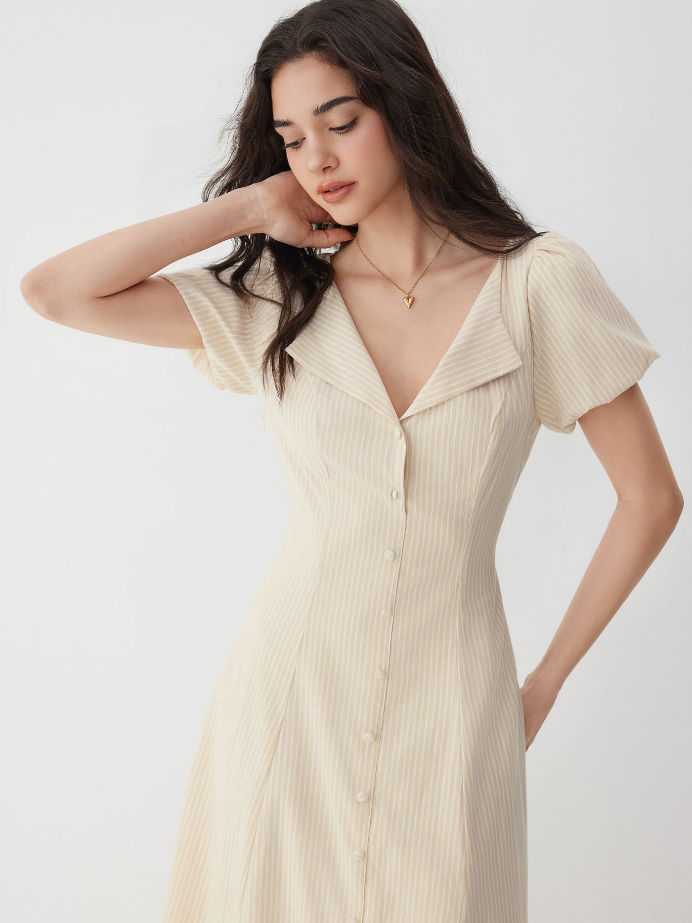 Vestido largo de mezcla de algodón a rayas con fruncido y lazada en la espalda
