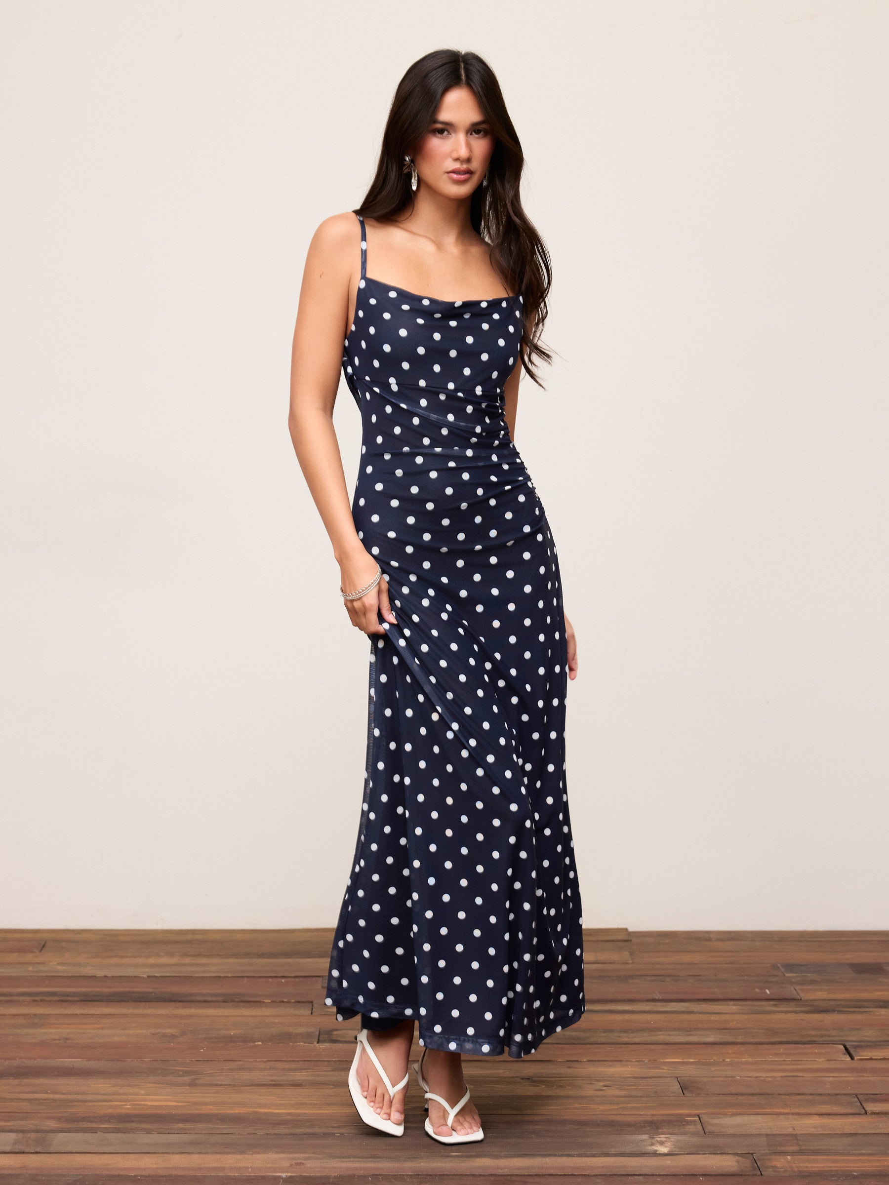 Vestido largo sirena de malla con lunares, panel de encaje y talle alto