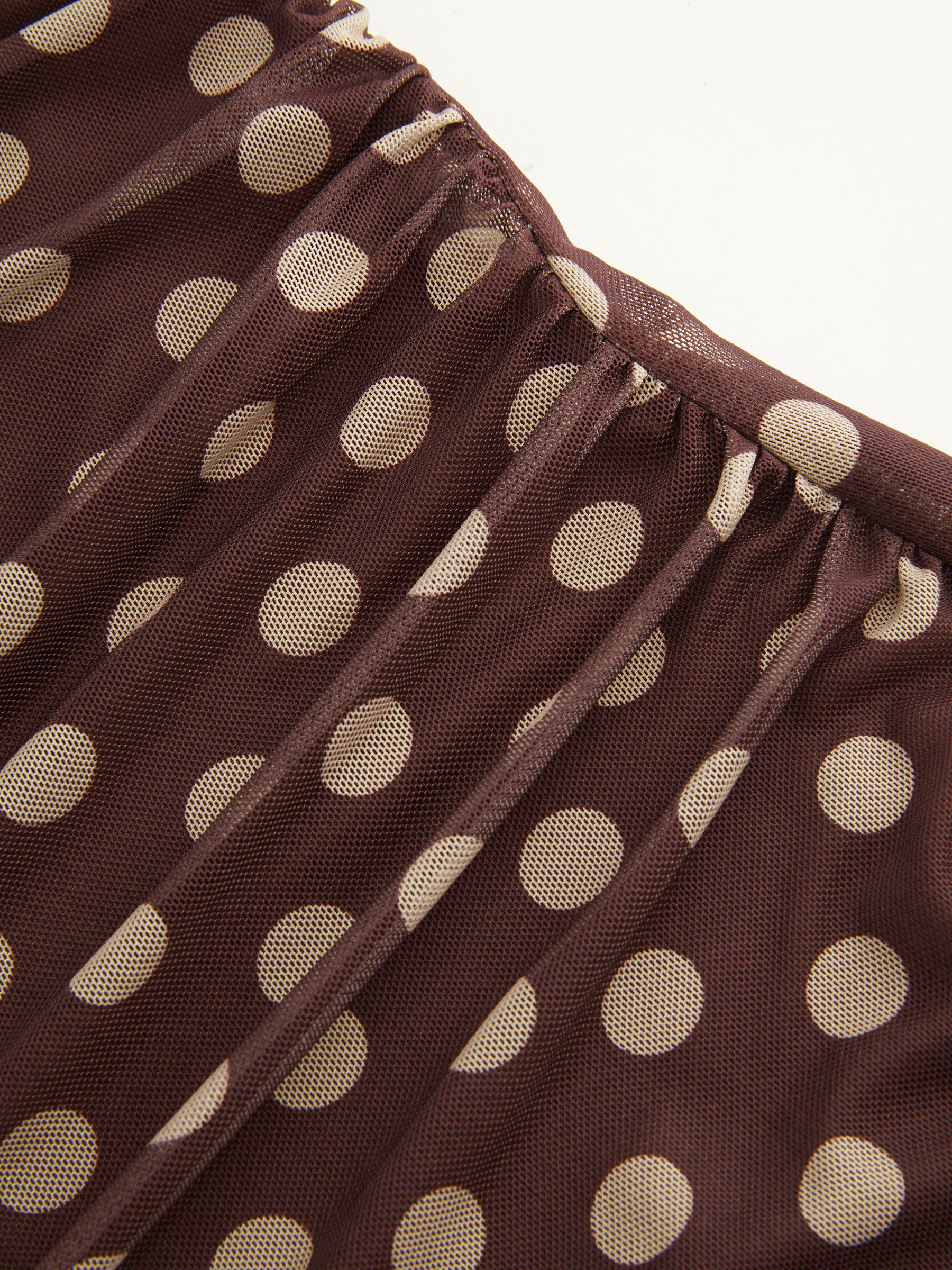 Vestido largo sirena de malla con lunares, panel de encaje y talle alto