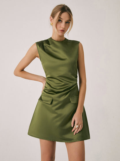 Saten Yuvarlak Yaka Kısa Elbise