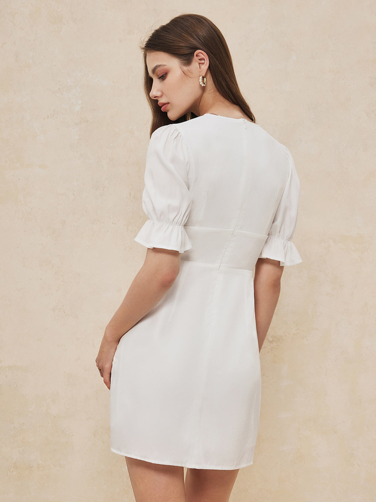 Volanlı Kenarlı Önü Düğmeli Kısa Elbise
