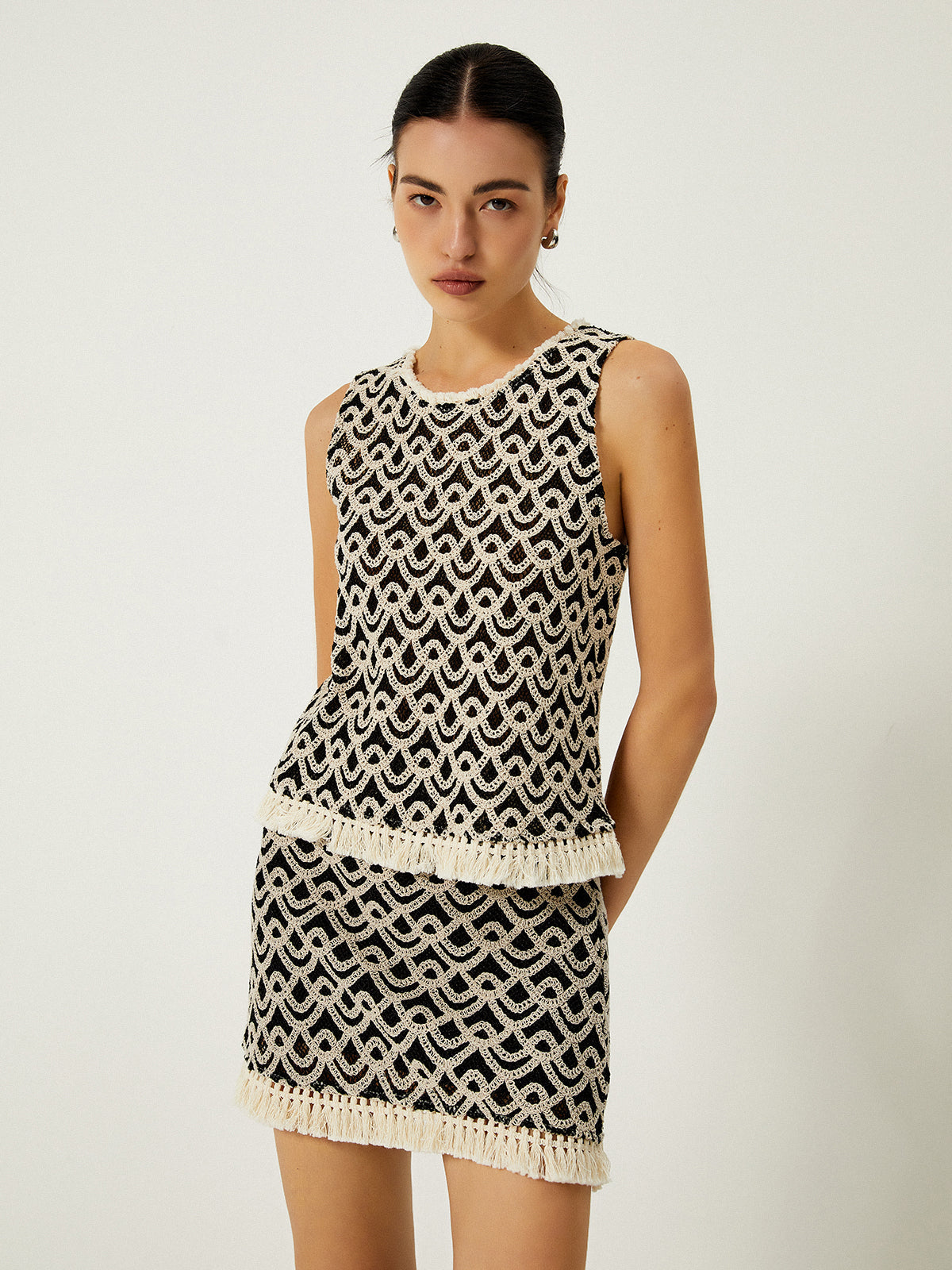 Tığ İşi Dalga Deseni Püskül Dekorlu Atlet