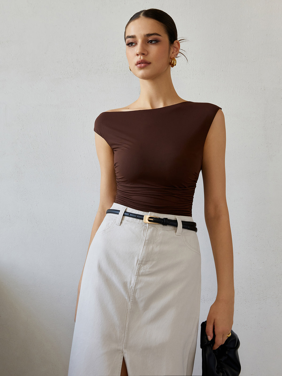 Sırtı Açık Bağcıklı Tişört