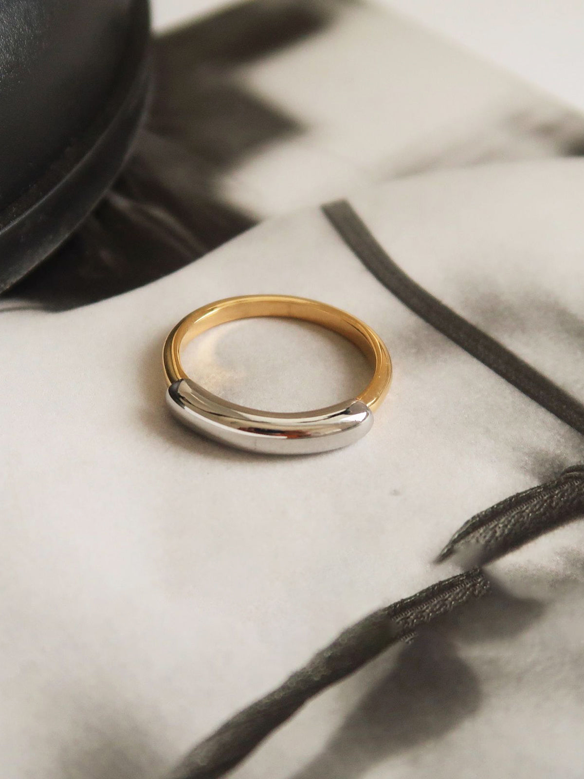 İki Renkli Parlak Halka Yüzük