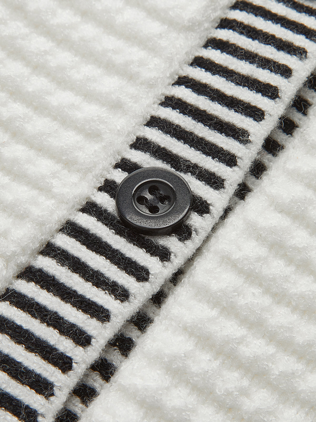 Kontrast Trim Düğmeli Hırka