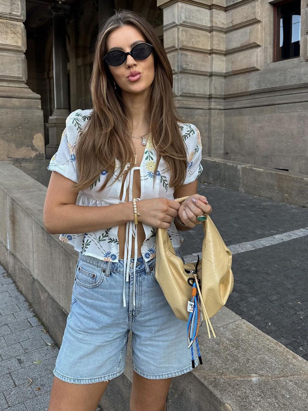 Yarı Şeffaf Önden Bağlamalı Çiçekli Bluz