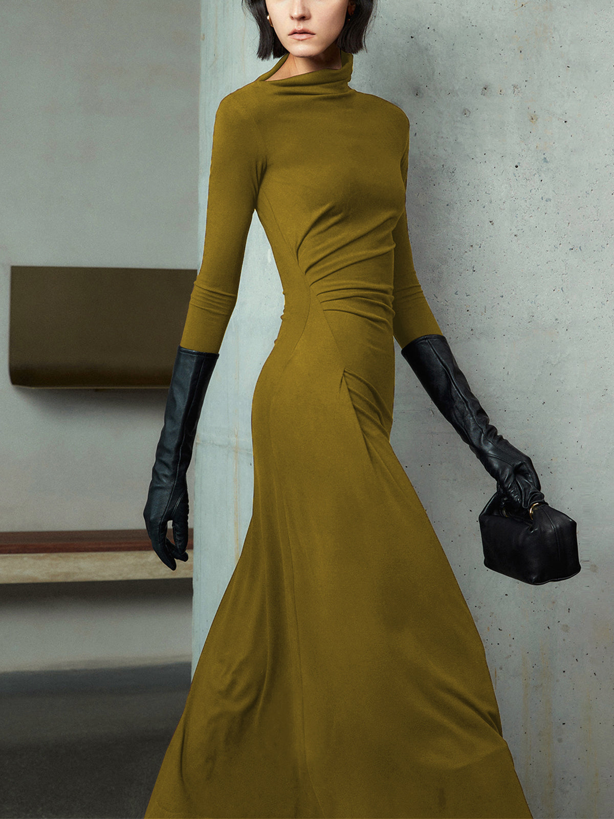 Vücuda Oturan Asimetrik Yaka Uzun Kollu Kıvrımlı Uzun Elbise