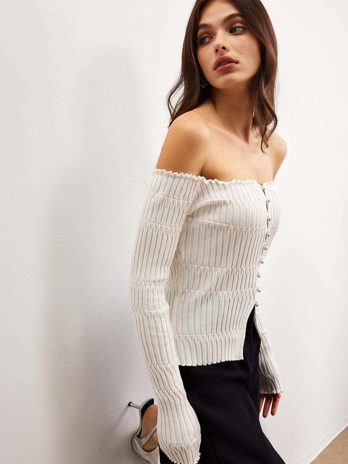 Omuzları Açık Marul Kenarlı Hırka