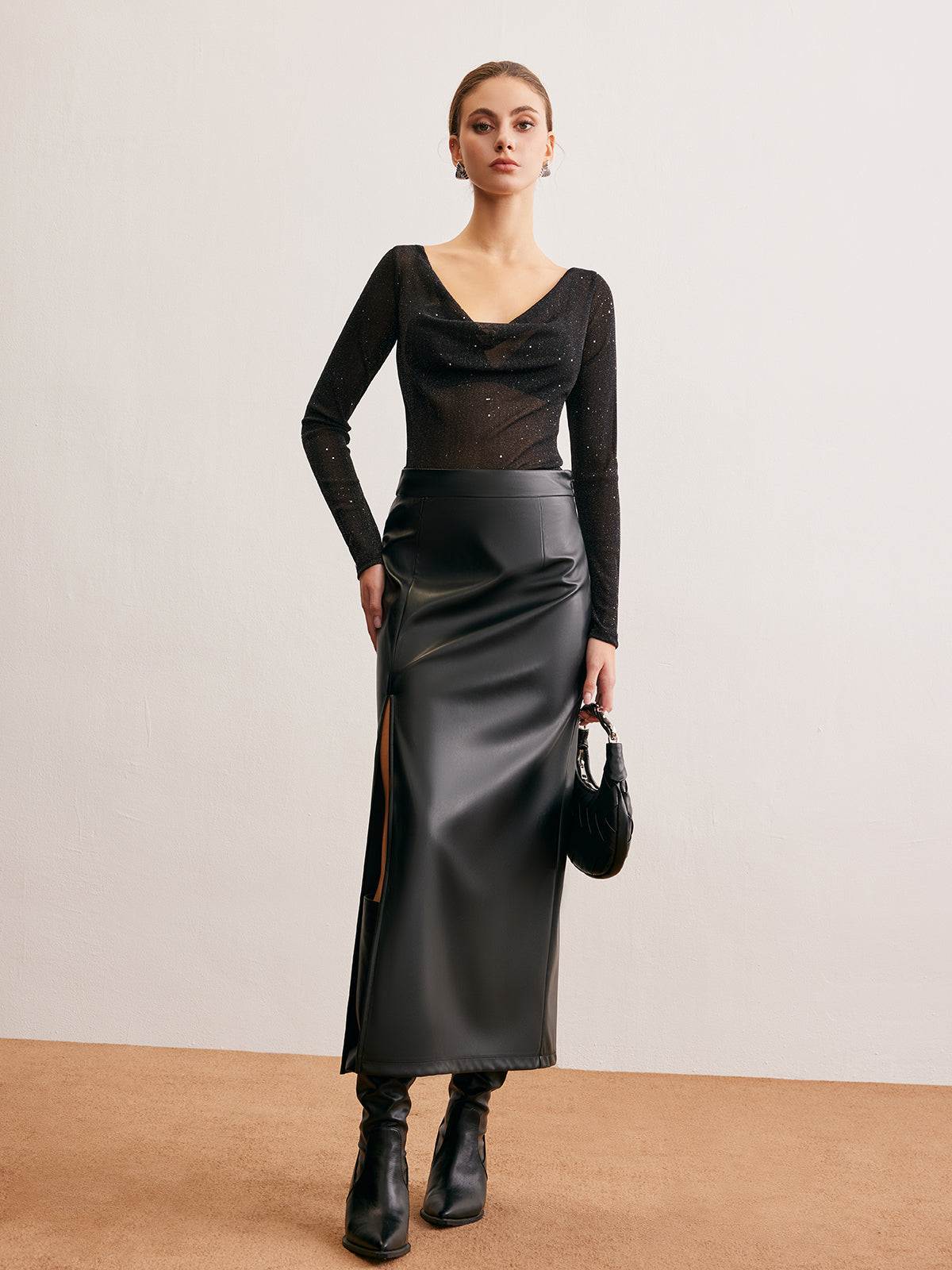 Yarı Şeffaf Kapşon Yakalı Payetli İnce Bluz