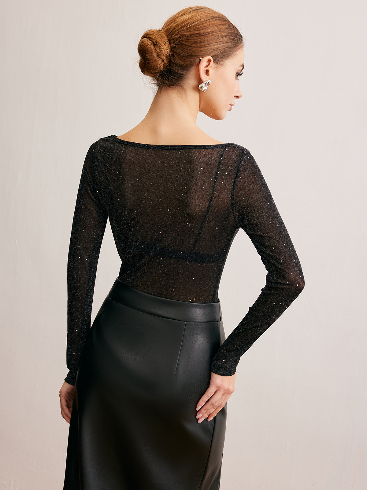 Yarı Şeffaf Kapşon Yakalı Payetli İnce Bluz