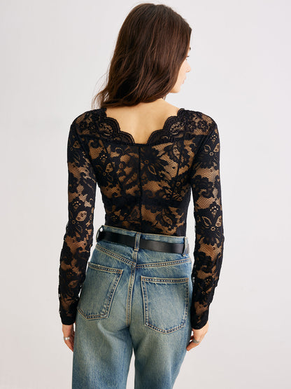 Dalgalı Kesim Şeffaf Dantel Panelli Body