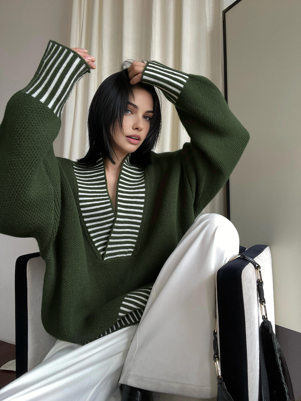 V Yaka İki Renkli Çizgili Kazak