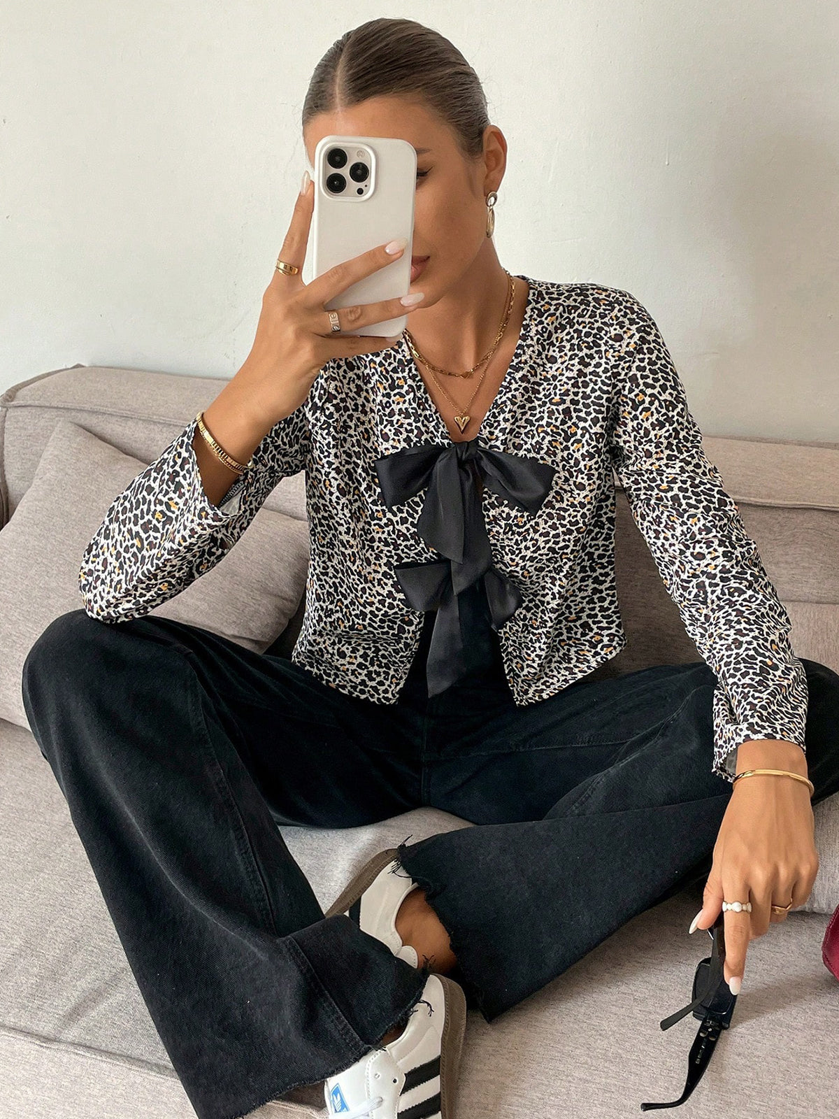 Önü Fiyonklu Leopar Desenli Jersey Bluz