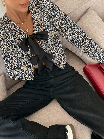 Önü Fiyonklu Leopar Desenli Jersey Bluz