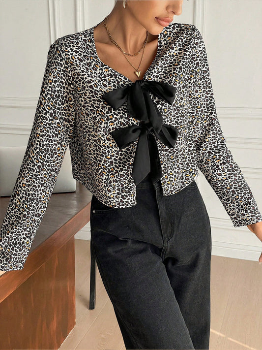 Önü Fiyonklu Leopar Desenli Jersey Bluz