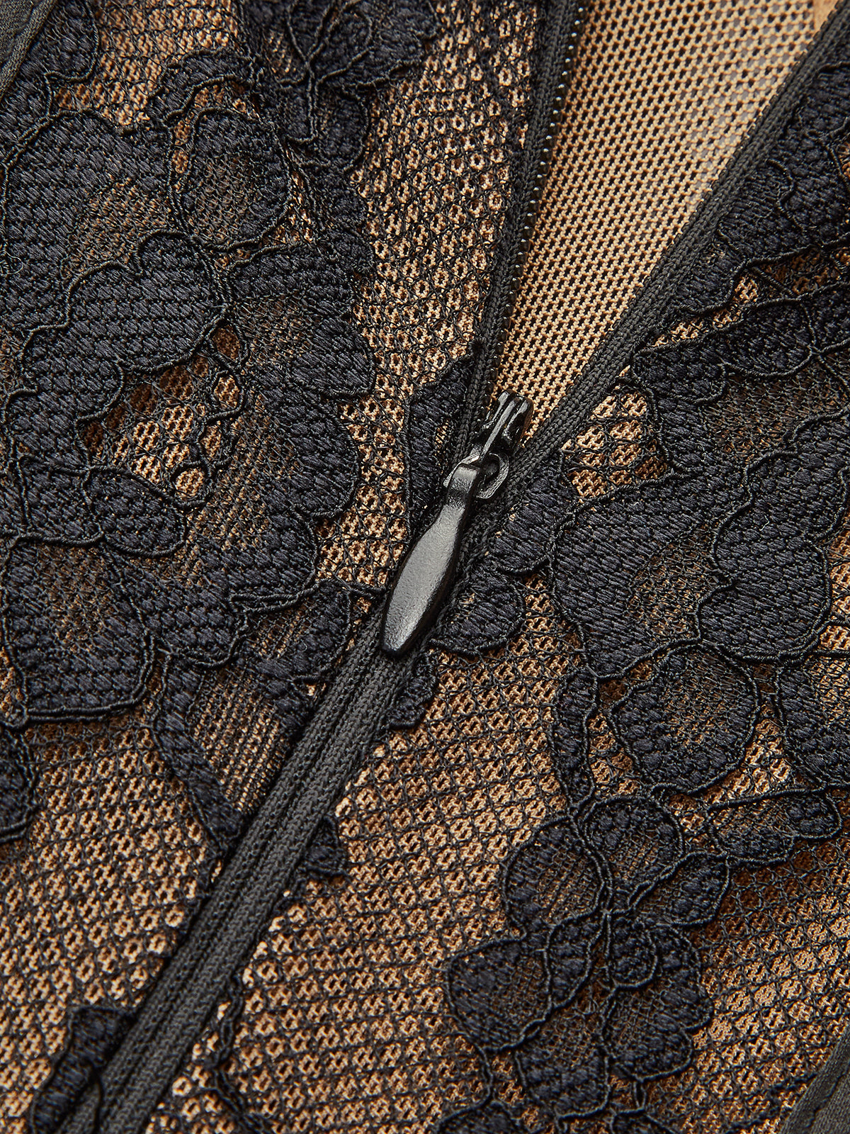 Pliseli Saten Etek Ucu Dantel Askılı Elbise