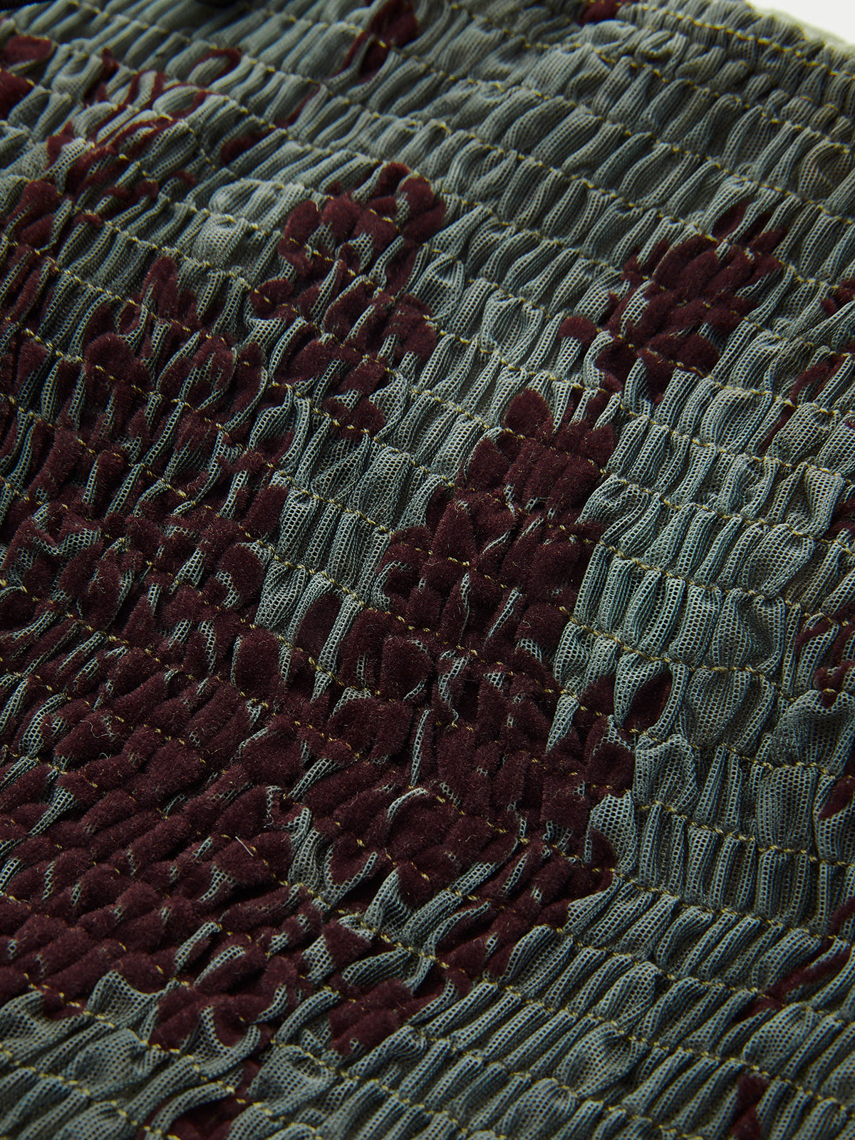 Yarı Şeffaf Düğme Detaylı Kadife Çiçekli Atlet Üst