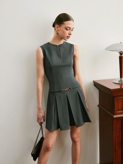 V Yaka Kemerli Panelli Pileli Elbise