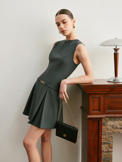 V Yaka Kemerli Panelli Pileli Elbise