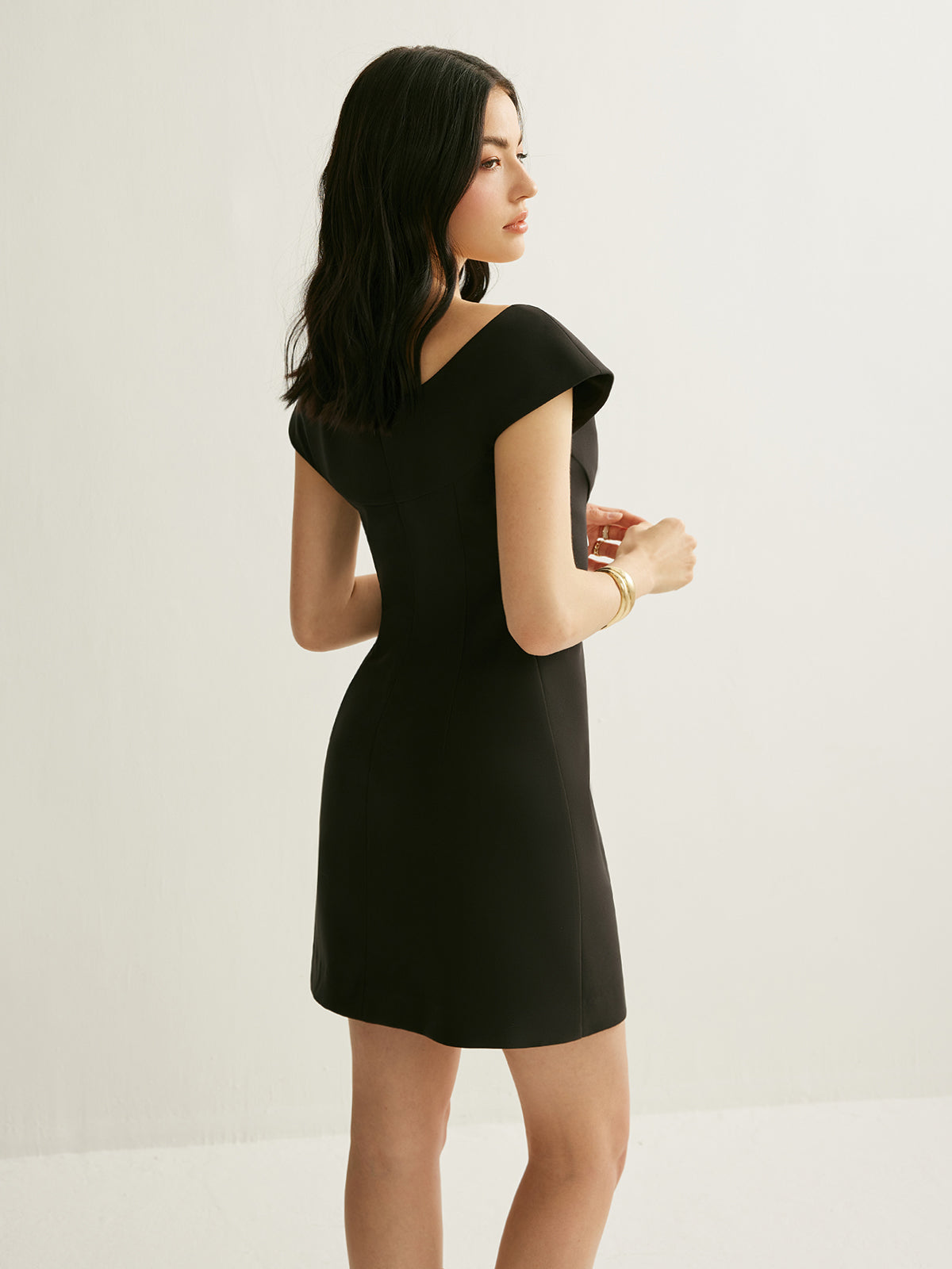 Renk Bloklu Fiyonk Detaylı Elbise