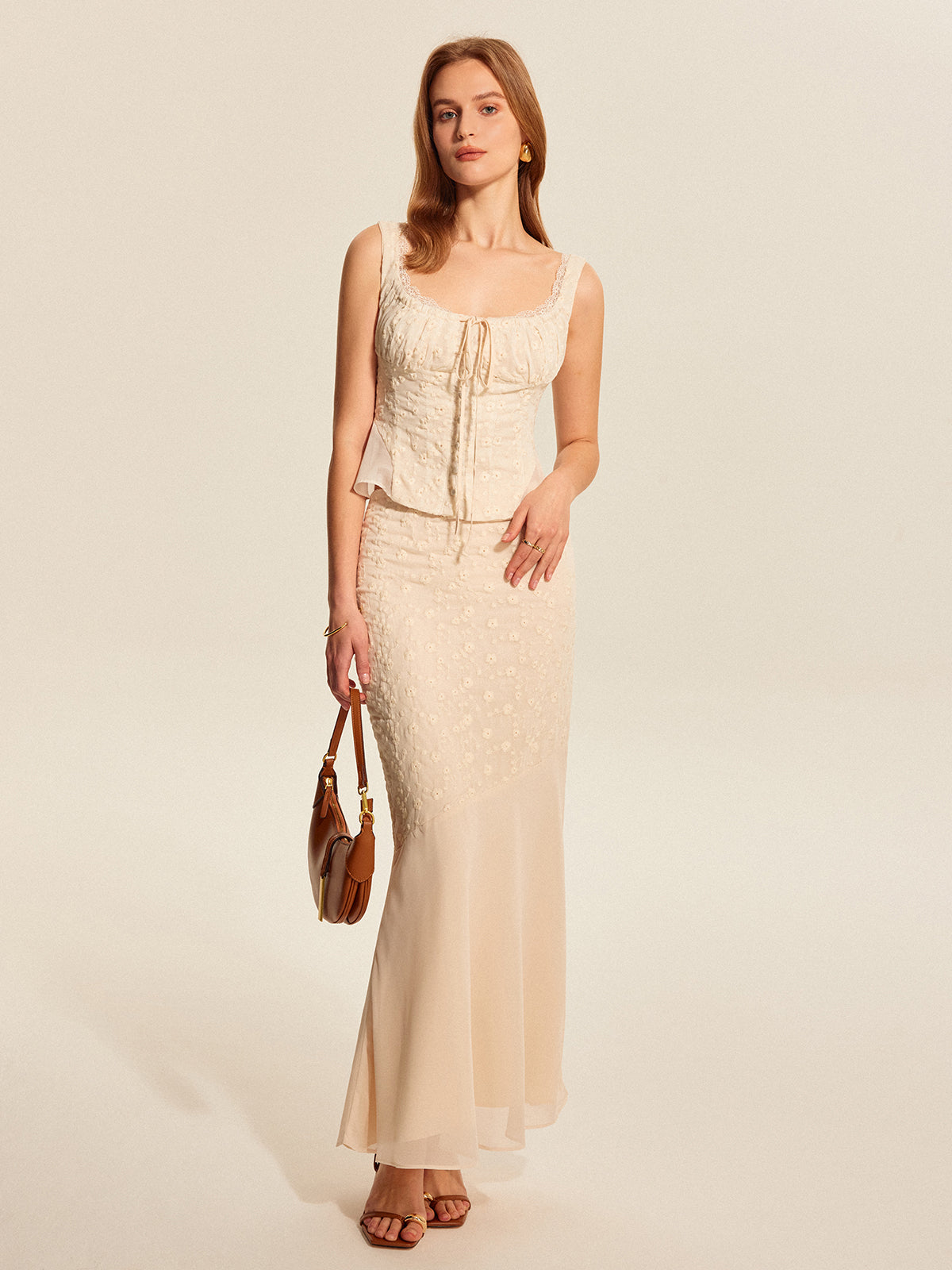 Yarı Şeffaf Çiçek İşlemeli Panel Etek